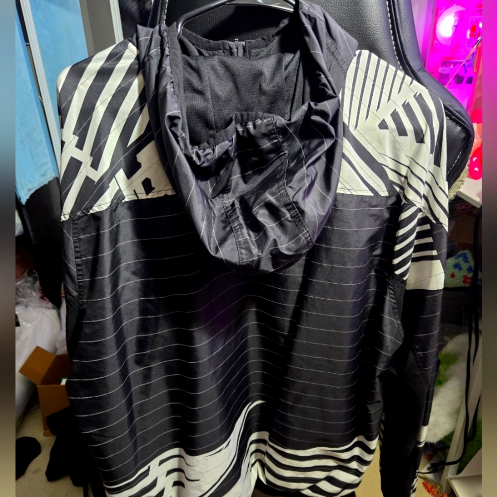 Oakley windbreaker jacket